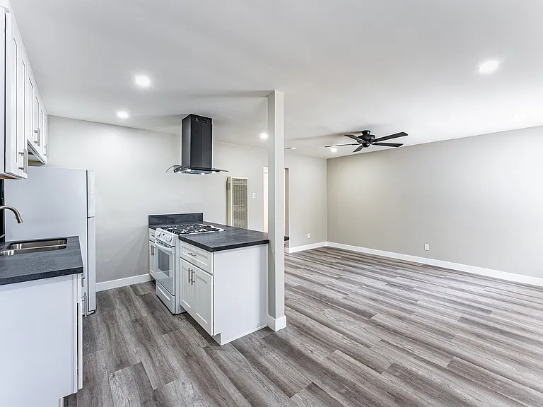 2777 Nimitz Blvd — Photo 16