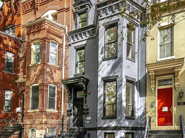 1133 5th St NW #1 — Photo 2