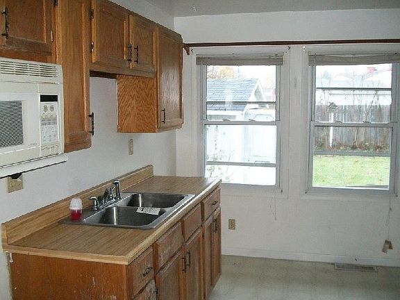 3rd image of 4218 Thompson Dr