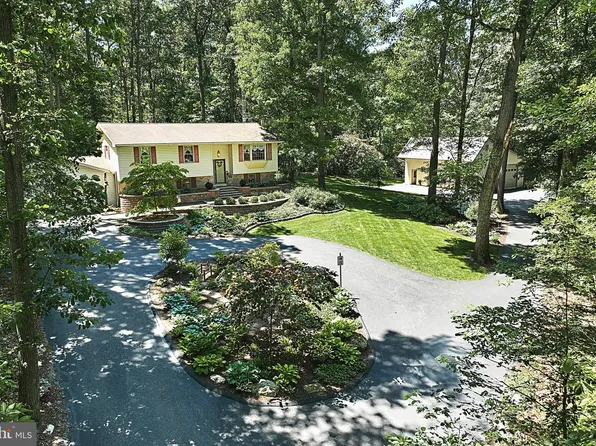 5184 Chestnut Grove Rd, Spring Grove, PA 17362