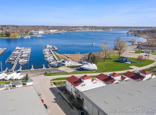 8543 Ellenwood Estates Dr, Montague, MI 49437