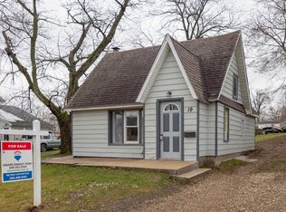 19 Crescent Dr, Kalamazoo, MI 49001