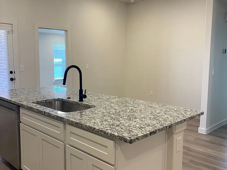 2137 Langford Ave — Photo 5