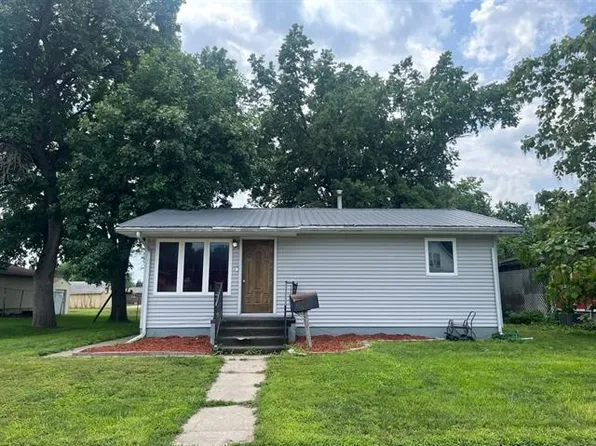 2017 6th St, Columbus, NE 68601