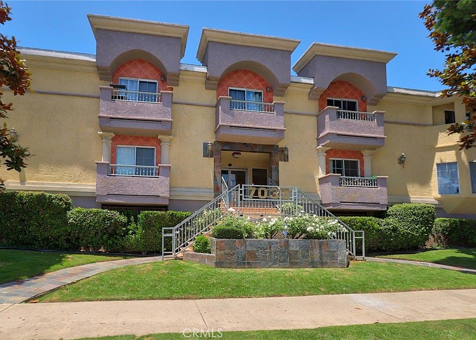 1st image of 7035 Woodley Ave Unit 207