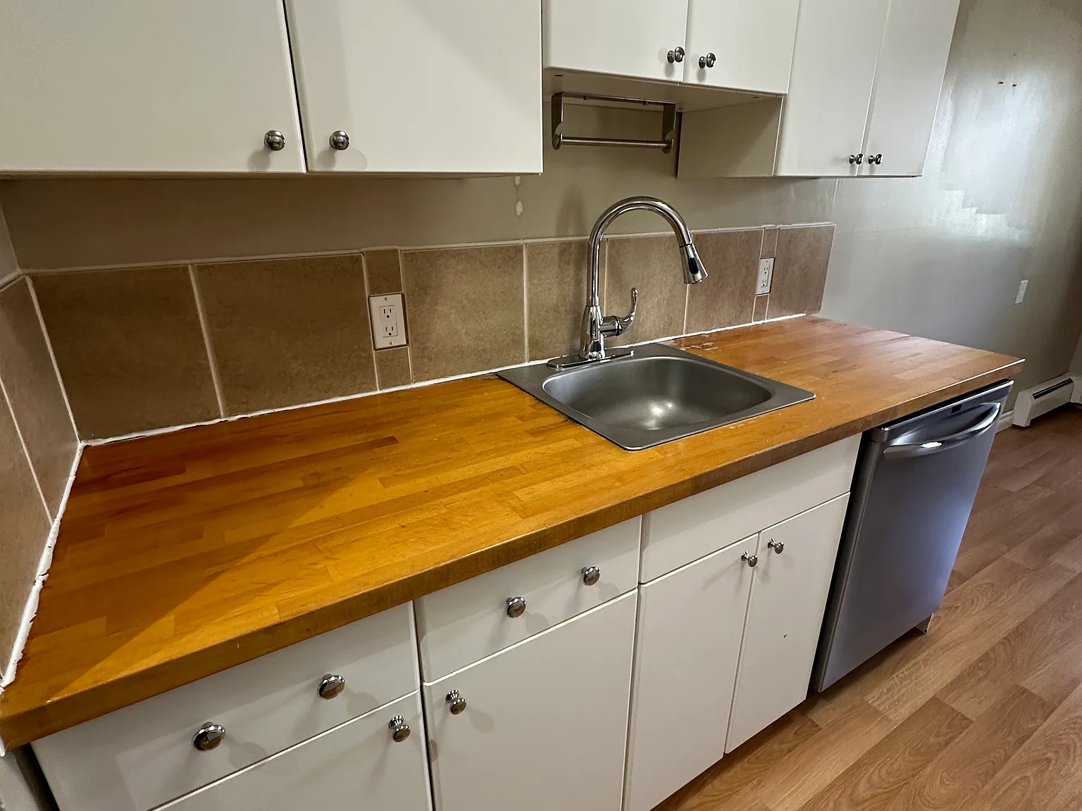 (PN 240 ) Spacious 2-Bedroom Condo with Heat & Water Included — Photo 3