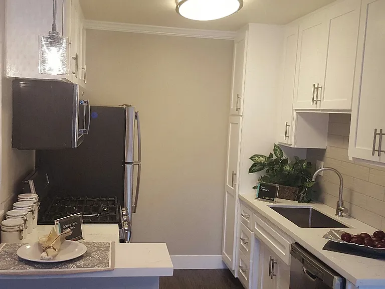 4225 Longridge Ave — Photo 29