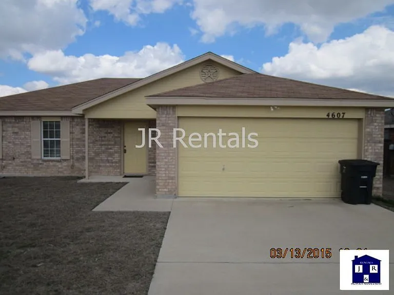 4607 Lloyd Dr — Photo 2