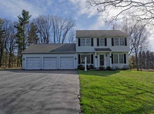 19 Oxford Dr, Latham, NY 12110