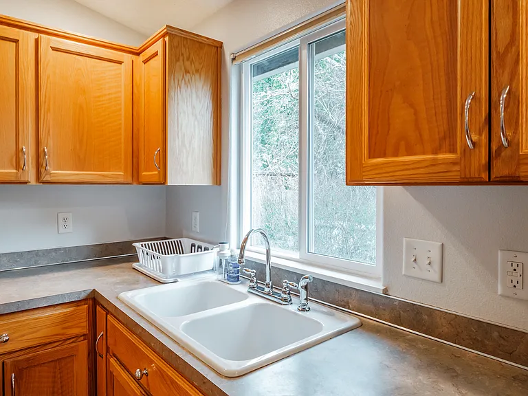 831 NW Teak Loop — Photo 15