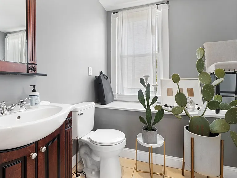 5783 Waterman Blvd — Photo 17