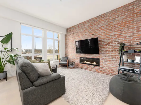 300 Salter St #303, New Westminster, BC V3M 0L9