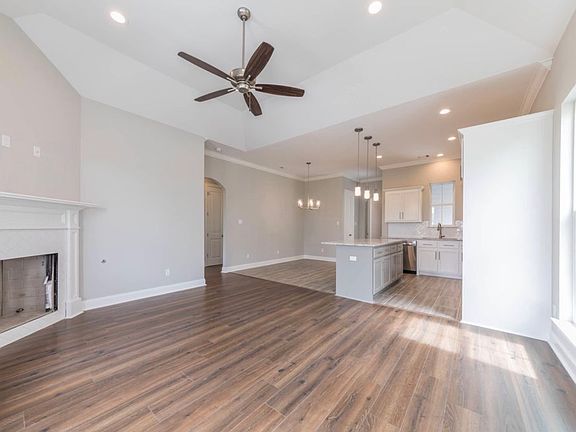 4th image of 107 Harvey Cay Ln