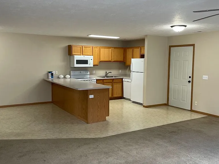 1420 E Redwood Blvd — Photo 1