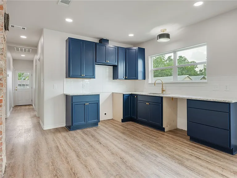 15102 Faircrest Dr — Photo 4