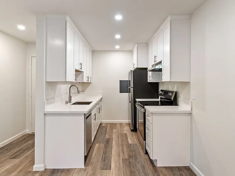 544 Pacific Street — Photo 6