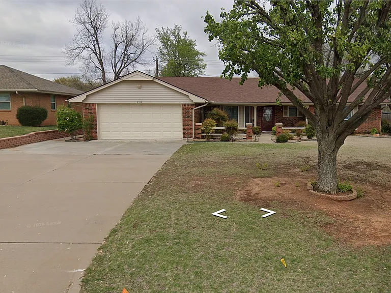 2319 E Robinson St — Photo 2
