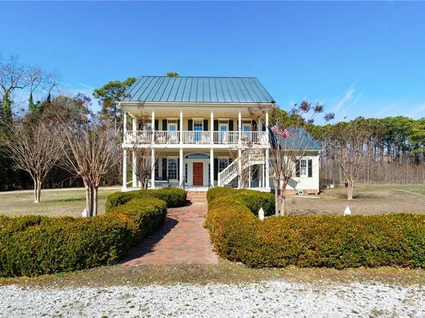 17271 Morgarts Beach Rd, Smithfield, VA 23430