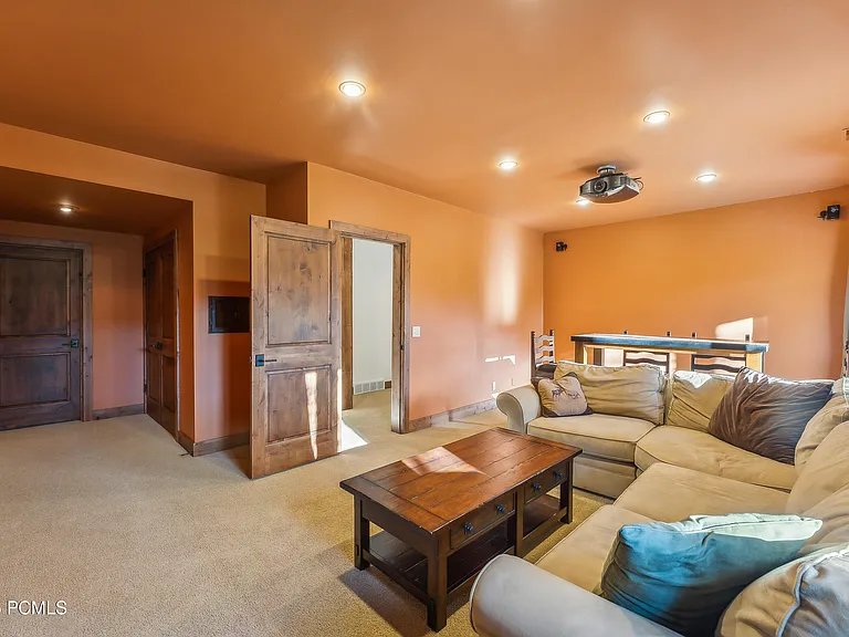 7240 Buckboard Dr — Photo 38