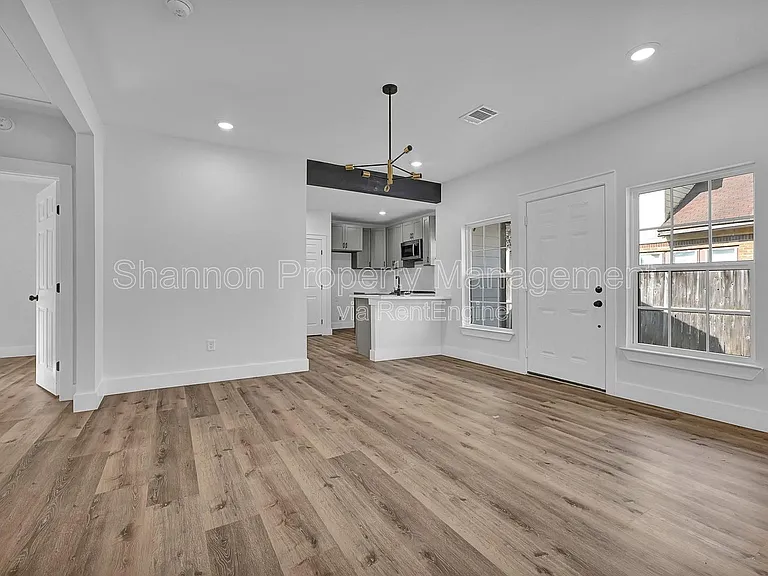 224 Everton St — Photo 6