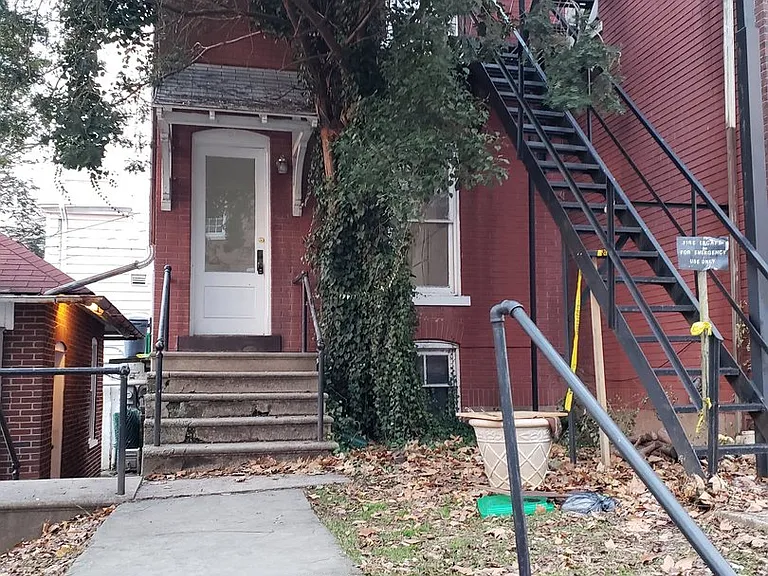 Hamilton 1330 — Photo 1