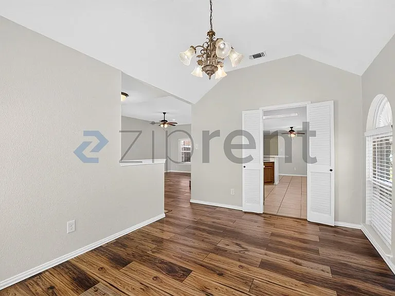 2508 Hawk Dr — Photo 6