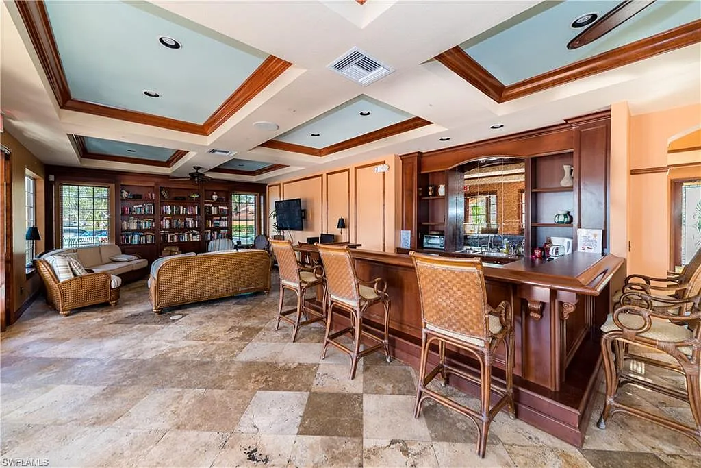 3 bed, 2.0 bath, 1219 sqft, $2,050 — Photo 3
