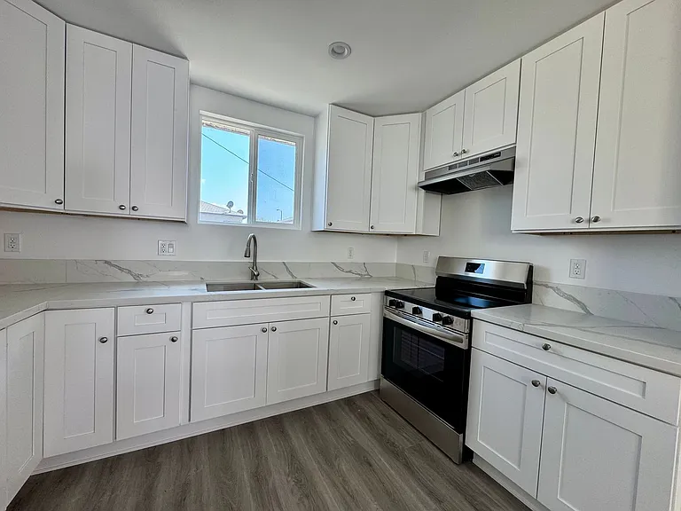 All New Large Home like ADU in the Leimert Park area — Photo 6