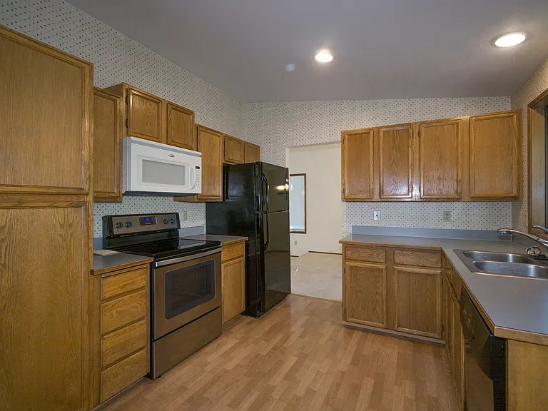 16708 SE 40th Pl — Photo 8