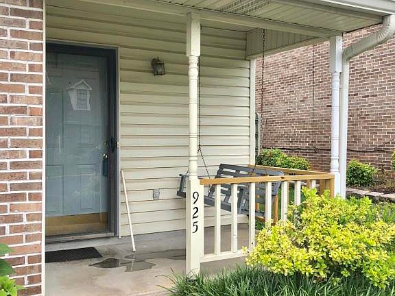 2nd image of 925 Chip Cove Ln