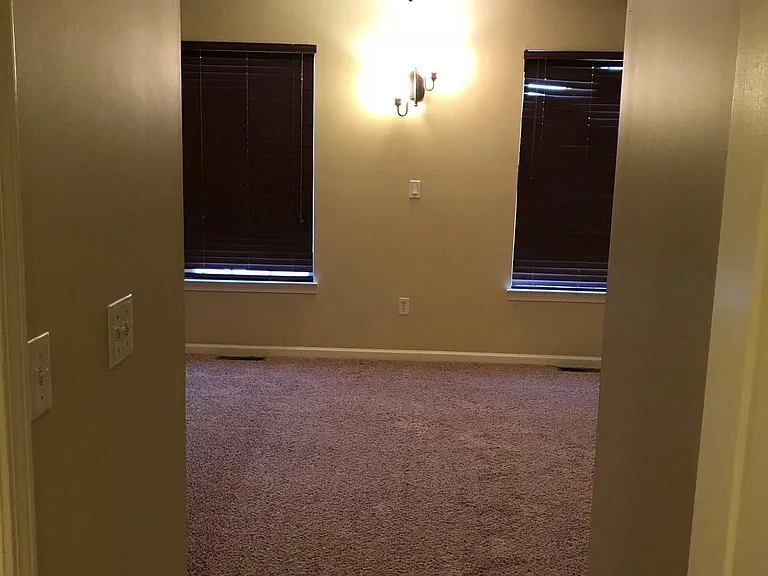 4242 Maple St — Photo 3
