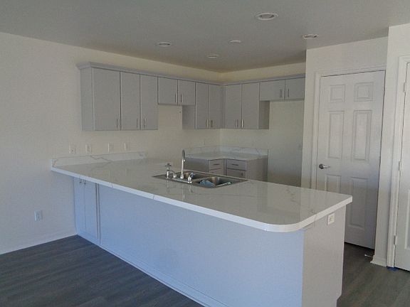 5th image of 514 NE 25th Ave