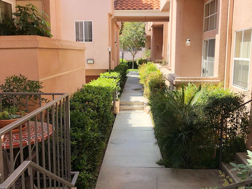 1st image of 7320 Balboa Blvd Unit 134