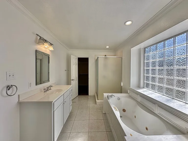 10191 FM 607 N — Photo 25