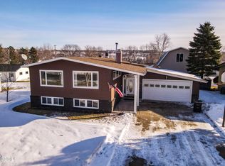1136 6th Ave NE, Valley City, ND 58072