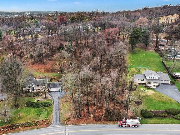 4th image of 1940 Alcott Rd