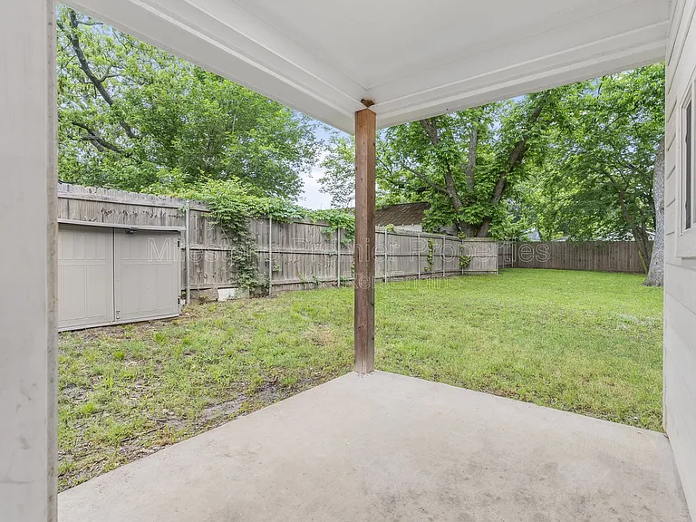 604 W Star St — Photo 16