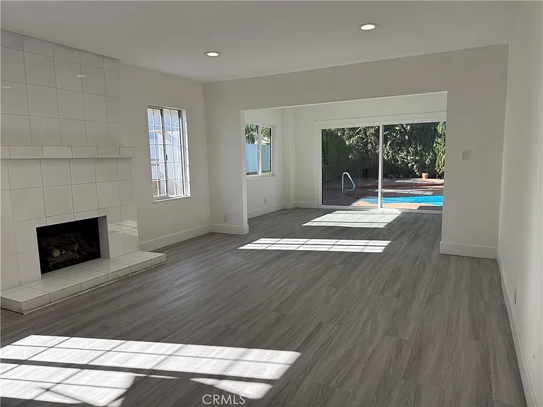 5527 Beckford Ave — Photo 28
