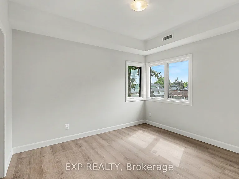 1089 Notre Dame St #5 — Photo 13