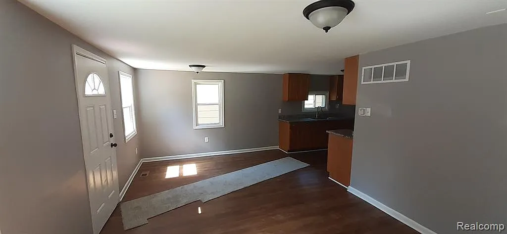 2 bed, 1.0 bath, 830 sqft, $995 — Photo 3