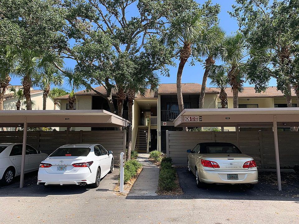building front with carport