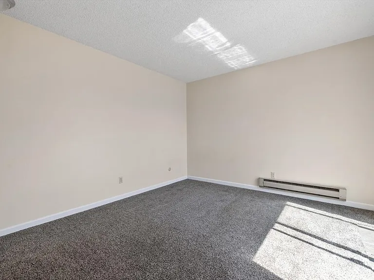 2252 Avenue C — Photo 18