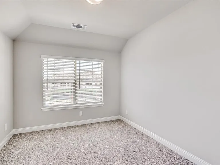 517 Sequoia St — Photo 5