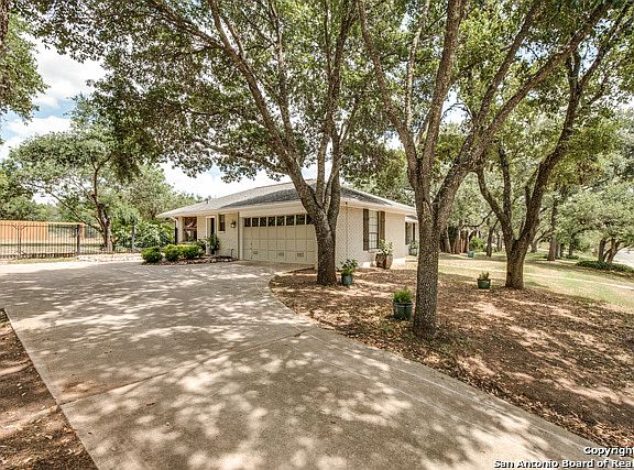 2nd image of 100 Trailcrest St