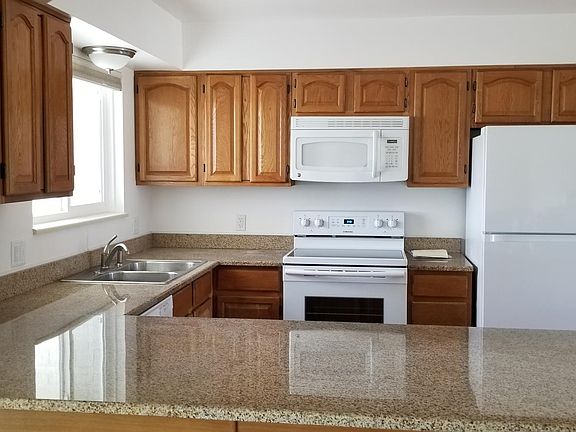 2nd image of 2453 Park Lake Dr