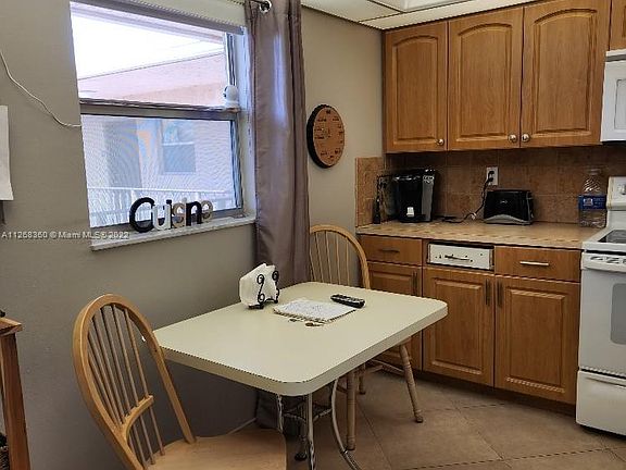 3rd image of 2860 Somerset Dr APT 408K