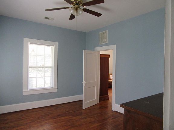 5th image of 716 Wilson St