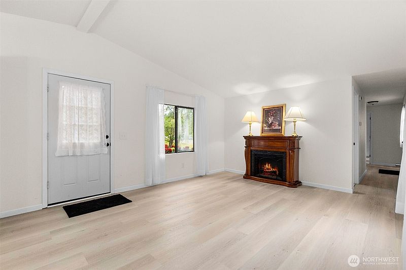 4th image of 14512 246th Street E