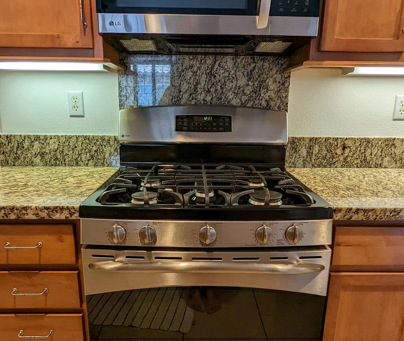 2 bed, 1390 sqft, $3,300 — Photo 4