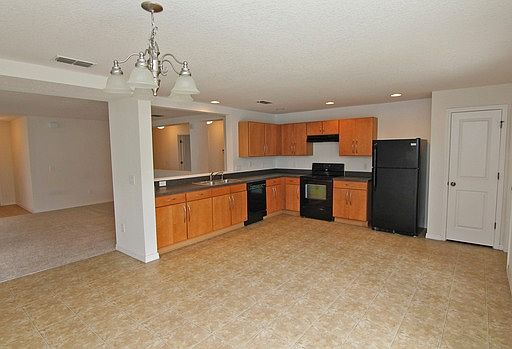 3rd image of 13632 Phoenix Dr